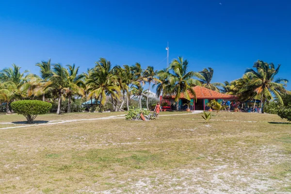 Playa Giron, Küba - 15 Şubat 2016: Playa Giron village, Küba yakınındaki sahil beldesi Caleta Buena Domuzlar Körfezi, görünümünü.
