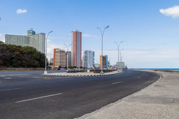 Ünlü deniz sürücü Havana, Küba'da Malecón. Vedado mahalle.