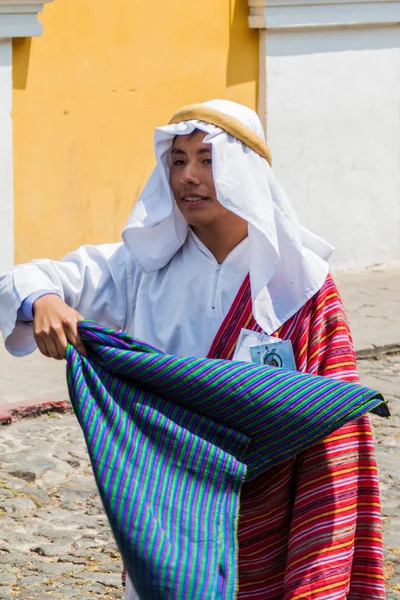 Antigua, Guatemala - 27 Mart 2016: Paskalya Pazar geçit katılımcı Antigua Guatemala City.