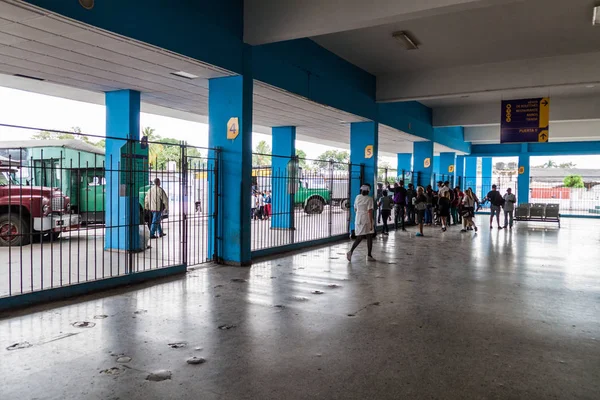 Santa Clara Cuba Febrero 2016 Personas Una Estación Autobuses Santa —  Fotos de Stock