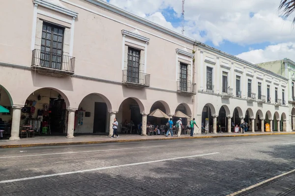 Merida, Meksika - 27 Şubat 2016: Archways Merida, Meksika için Plaza Grande meydanında.