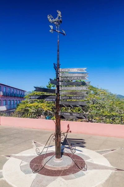 古巴威纳尔斯 2016年2月18日 古巴威纳尔斯山谷 Jazmines 酒店附近的方向箭头 — 图库照片