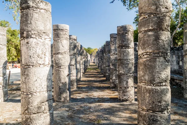 Grupa Świątynia Tysiąca Kolumn Majów Archeologicznego Chichén Itzá Meksyk — Zdjęcie stockowe