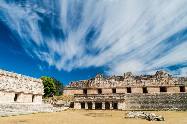 Bir rahibe Quadrangle (Cuadrangulo de las Monjas) bina kompleksinde antik Maya şehir Uxmal, Meksika kalıntıları