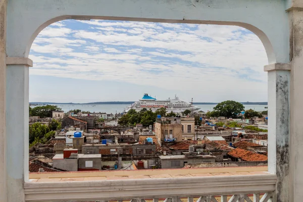 Cienfuegos, Küba'da yolcu gemisi. Casa de la Cultura Benjamin Duarte görüntülemek.