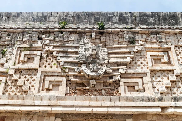 Detil Gobernador 州长宫殿 建筑中的石雕在古玛雅城市乌斯马尔的废墟中 墨西哥 — 图库照片