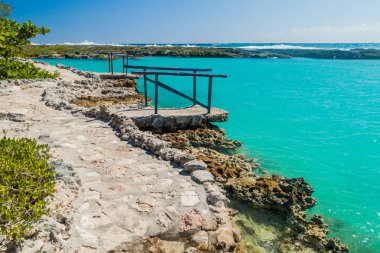 Deniz kıyısında, ödeme domuz Playa Giron village, Küba yakınındaki