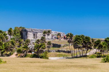 Tulum, Mexio - 29 Şubat 2016: Tulum, Meksika antik Maya şehir kalıntıları turist ziyaret