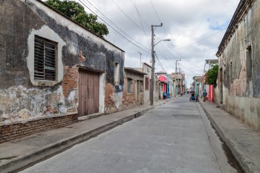 Camagüey, Cuba - 26 Ocak 2016: Camagüey sokaklarında insanlarda