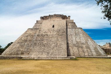 Antik Maya şehir Uxmal, Meksika kalıntıları, sihirbaz (Piramide del adivino) Piramidi