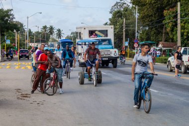 Camagüey, Cuba - 26 Ocak 2016: Rating Camagüey de bir yol