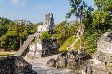 Site Temple II ve arkeolojik Plaza'da Gran Tikal, Guatemala