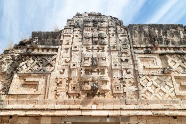 Rahibenin Quadrangle (Cuadrangulo de las Monjas) bina kompleksinde antik Maya şehir Uxmal, Meksika kalıntıları, ayrıntılı oymalar