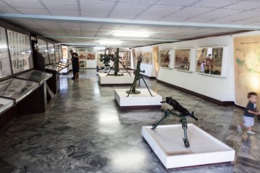 Playa Giron, Küba - 14 Şubat 2016: Silah başarısız 1961 Domuzlar Körfezi işgali Playa Giron Köyü, Küba'ya adanmış bir rmuseum.