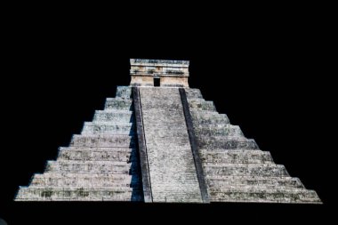 Antik Maya şehri Chichen Itza, Meksika piramitte tüylü yılan, ışık gösterisi