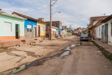 Trinidad, Küba - 8 Şubat 2016: Trinidad, Küba'nın ortasındaki bir sokak görünümünü.