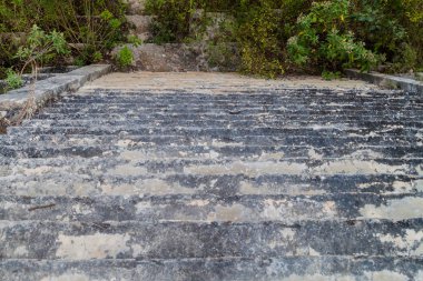 Casa de la Vieja antik Maya şehir Uxmal, Meksika bina kalıntıları için adımlar