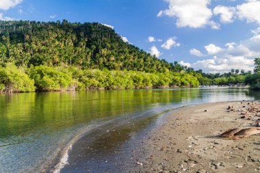 Baracoa, Küba yakınındaki Rio Miel Nehri'nin ağzında