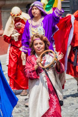Antigua, Guatemala - 27 Mart 2016: Paskalya Pazar geçit katılımcıların Antigua Guatemala City.