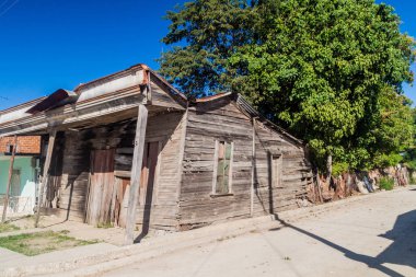 Guantanamo, Küba'da harap ahşap ev