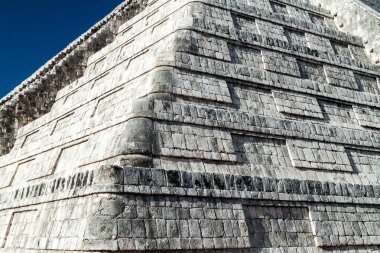 Ayrıntılı piramit tüylü yılan Maya arkeolojik sit Chichen Itza, Meksika
