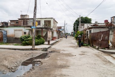 Holguin, Küba - 28 Ocak 2016: Street Holguin sahnede