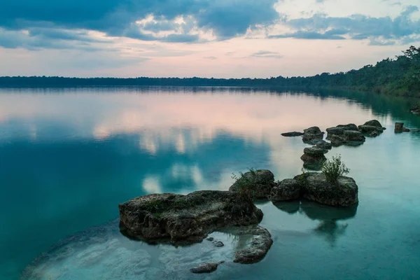 Laguna Lachua Gölü, Guatemala