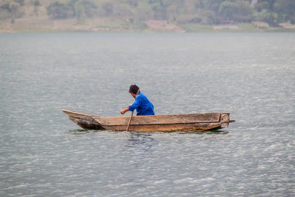 Santiago Atitlan Guatemala Marzo 2016 Pescadores Embarcaciones Tradicionales Madera Lago — Foto de Stock