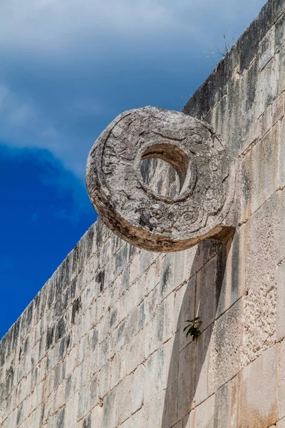 Maya Arkeolojik Sit Chichen Itza, Meksika büyük top oyunu mahkemede taş yüzüğe