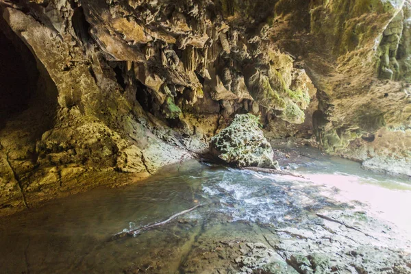 Yeraltı nehri Cuevas de Candelaria mağarada karmaşık, Guatemala