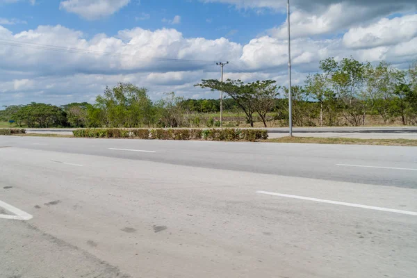 サンタクララ キューバの近くの高速道路 — ストック写真