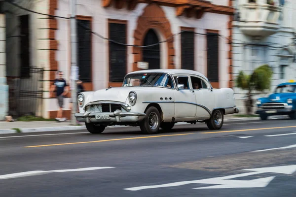 Havana Cuba Февраля 2016 Года Винтажный Автомобиль Едет Улице Гаване — стоковое фото