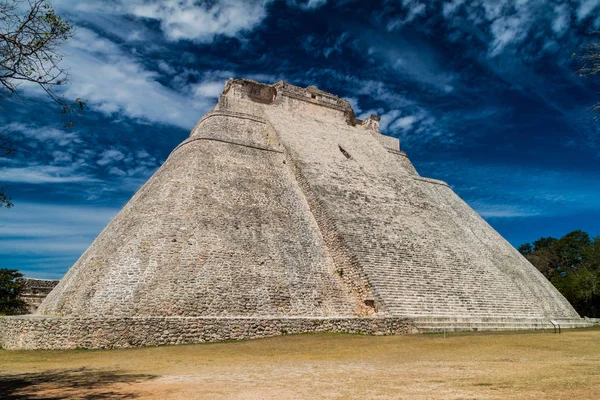 Antik Maya şehir Uxmal, Meksika sihirbaz (Piramide del adivino) Piramidi