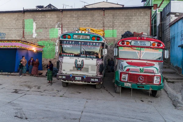 San Mateo Ixtatan Guatemala Marzo 2016 Colores Autobuses Pollo Antiguos — Foto de Stock