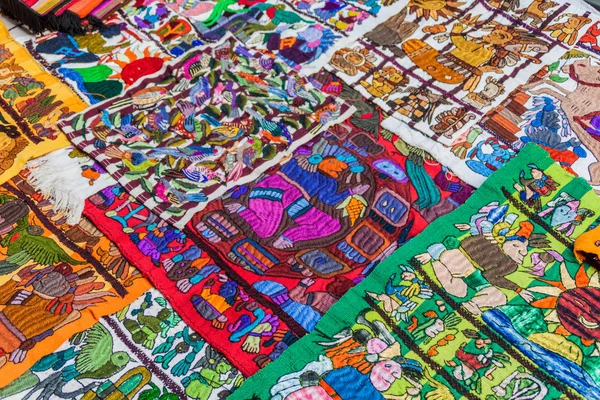 サンティアゴ Atitlan グアテマラ 2016 サンティアゴ アティトラン村村の市場で伝統的なローカル織物 — ストック写真