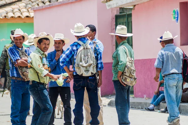 San Manuel De Colohete, Honduras - 15 Nisan 2016: Yerel yerli halkın Street.