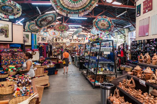 Antigua, Guatemala - 26 Mart 2016: İç Nim tencere (Tekstil ve El Sanatları Merkezi) şehirde Antigua Guatemala, Guatemala.
