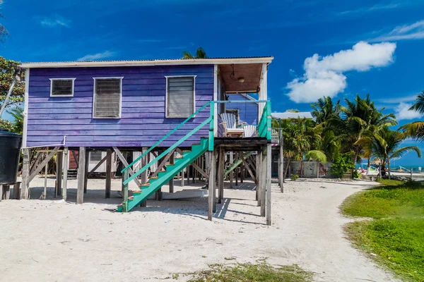 Ahşap ev stilts adasında Caye Caulker, Belize