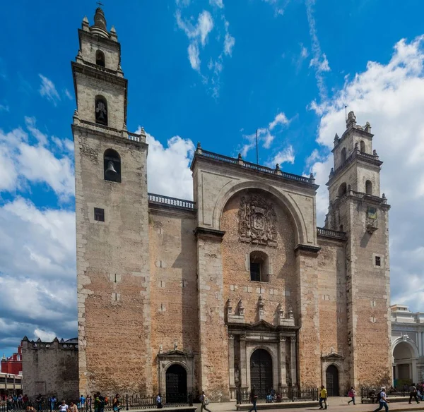 Merida, Meksika - 27 Şubat 2016: San ettiler katedralde Merida, Mexic