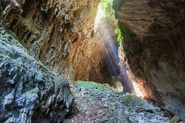 Cueva El Jardin (Bahçe mağara), Candelaria parçası karmaşık, Mucbilha Köyü, Guatemala yakınındaki mağara