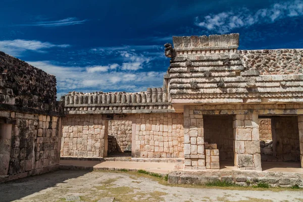 Bir rahibe Quadrangle (Cuadrangulo de las Monjas) bina kompleksinde antik Maya şehir Uxmal, Meksika kalıntıları