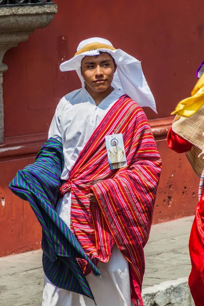 Antigua, Guatemala - 27 Mart 2016: Paskalya Pazar geçit katılımcı Antigua Guatemala City.