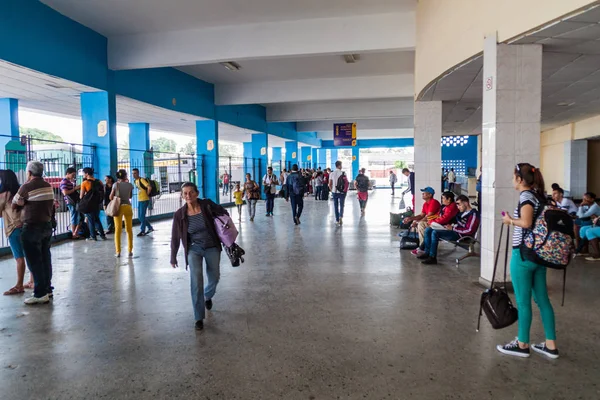 Santa Clara Cuba Şubat 2016 Nsanlar Bir Otobüs Istasyonu Santa — Stok fotoğraf