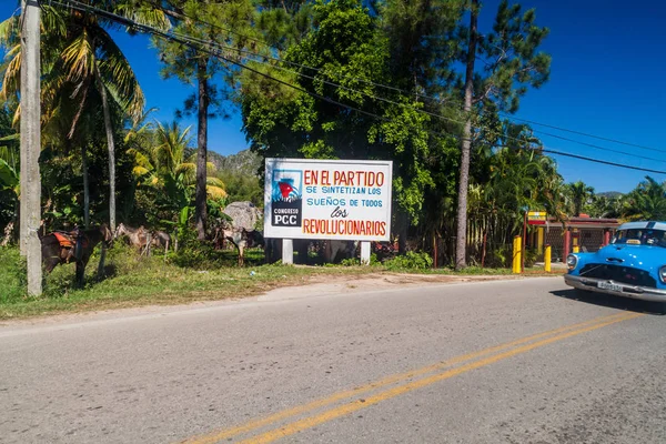 Viñales Cuba Feb 2016 Vintage Auto Een Poster Van Propaganda — Stockfoto