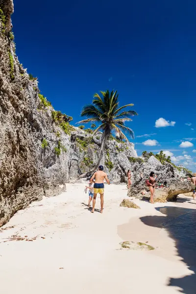 Тулум Mexio Лютого 2016 Туристів Пляжі Під Руїн Стародавніх Майя — стокове фото