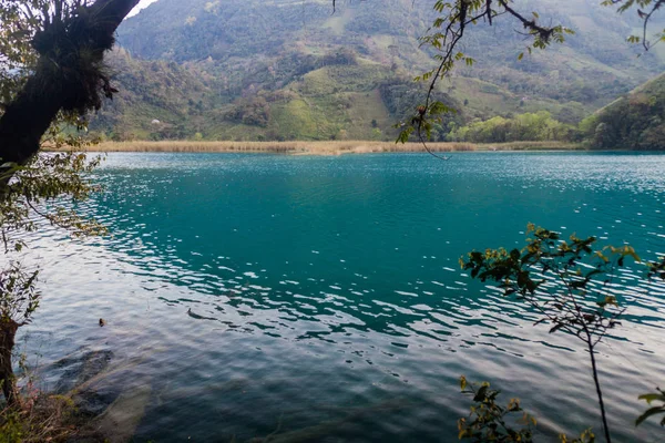 Laguna Brava (Yolnabaj) Gölü, Guatemala