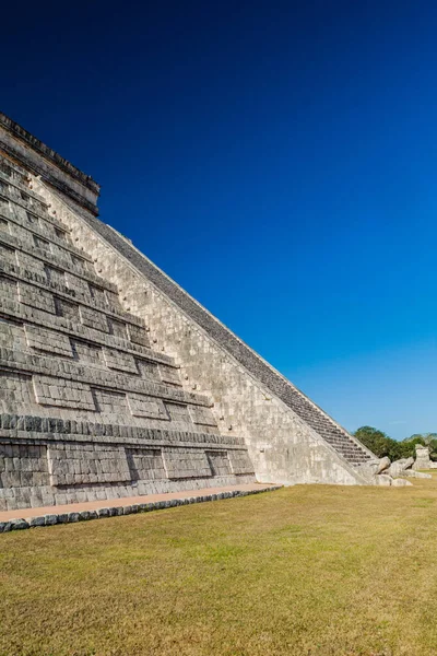 墨西哥鸡察玛雅考古遗址金字塔库库尔坎的楼梯 — 图库照片
