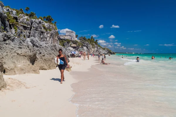 Tulum Mexio Feb 2016 Tourists Beach Ruins Ancient Maya City — Stock Photo, Image