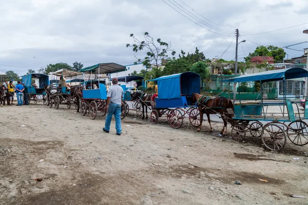 Holguin Kuba Stycznia 2016 Powozy Konne Czekać Swoich Pasażerów Holguin — Zdjęcie stockowe