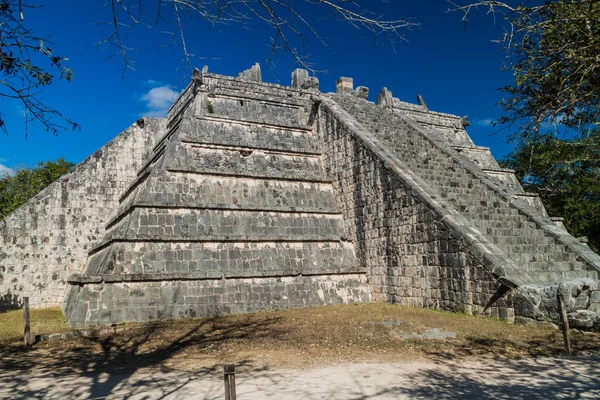 High Priest Kabrinde Düşünür Olarak Bilinir Arkeolojik Sit Chichen Itza — Stok fotoğraf